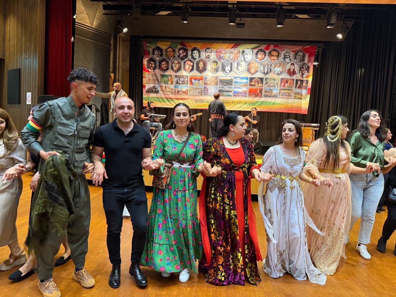 Cenevre’de Kürt Kültürü ve Direnişi Sahneye Taşındı